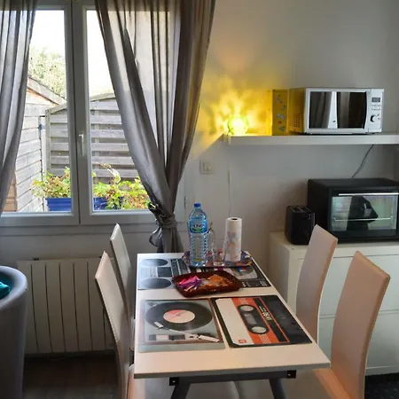 So Cosy - Rez-de-jardin Apartment