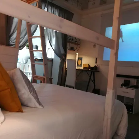 So Cosy - Rez-de-jardin Apartment *